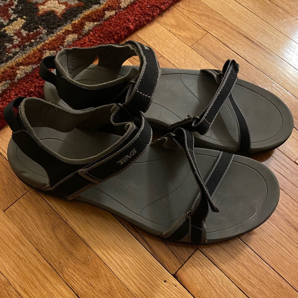 S O L D ✔️Teva Sandals